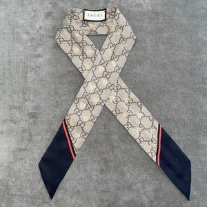 GUCCI Bees Silk Neck Scarf